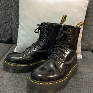 Botas plataforma Dr.Martens color negro usadas en muy buen estado size 7